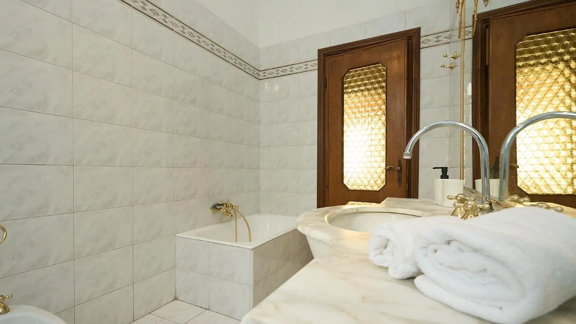 Vintage House - 2 Minutes Walk From Central Station Milan Apartment