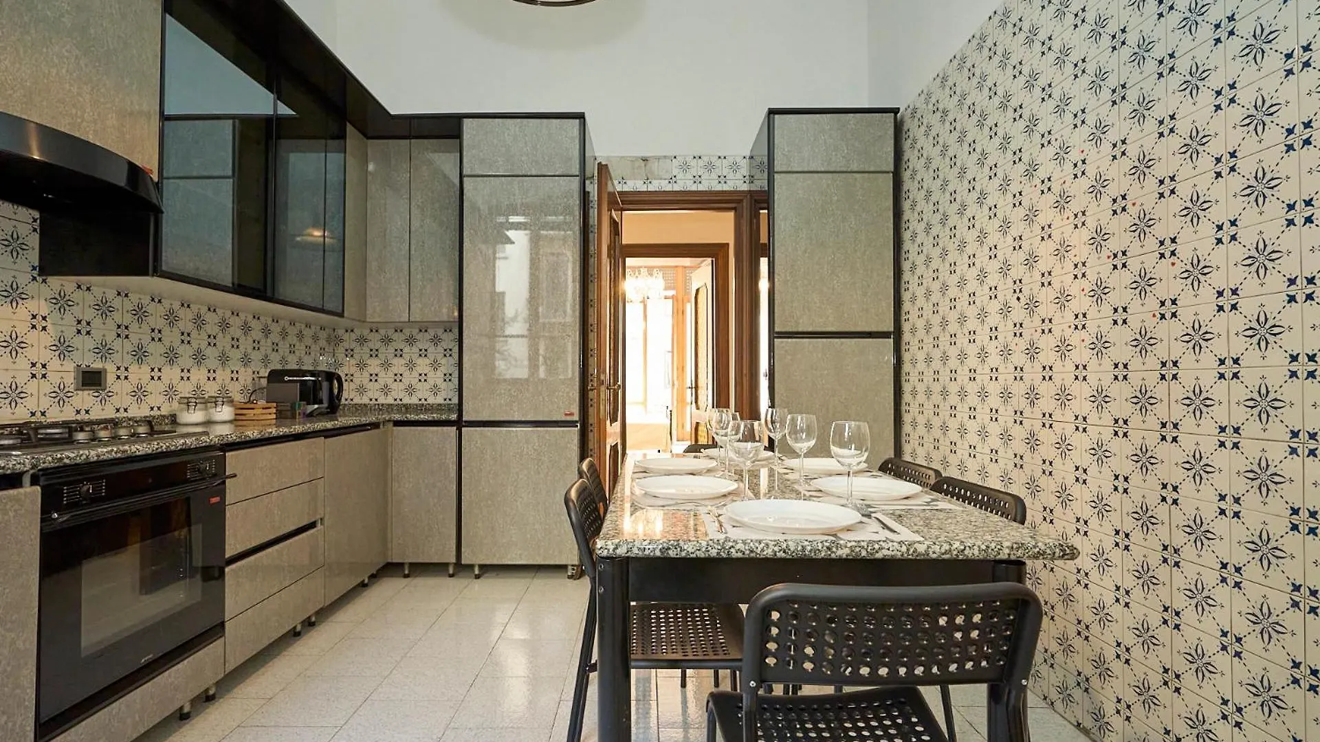 Apartment Vintage House - 2 Minutes Walk From Central Station Milan Italy