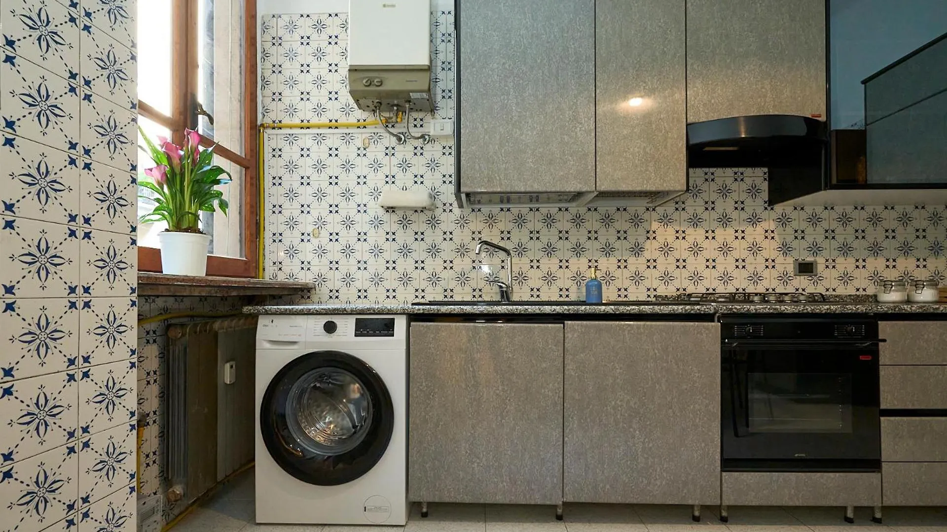 Vintage House - 2 Minutes Walk From Central Station Milan Apartment