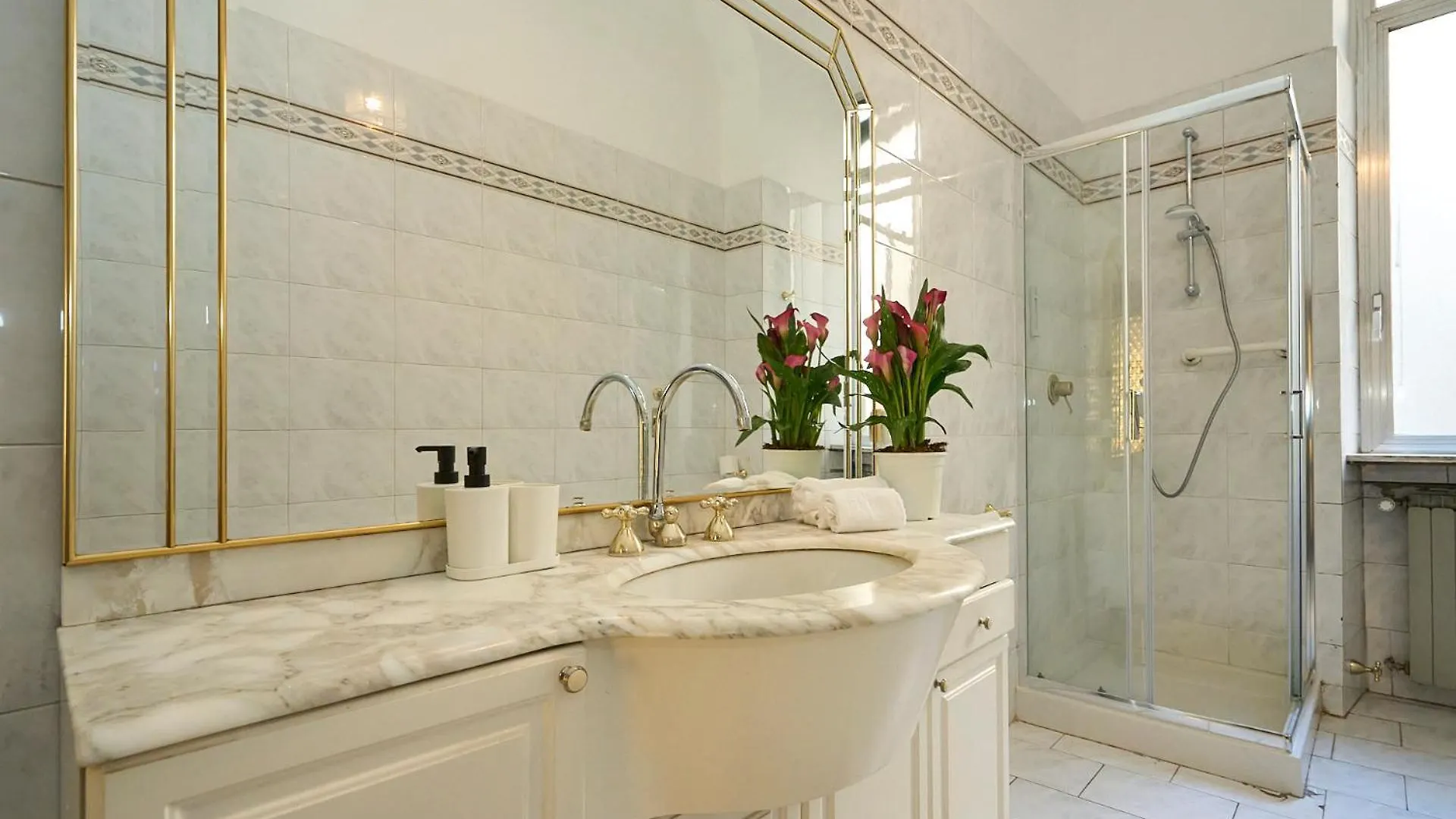 Vintage House - 2 Minutes Walk From Central Station Milan Italy