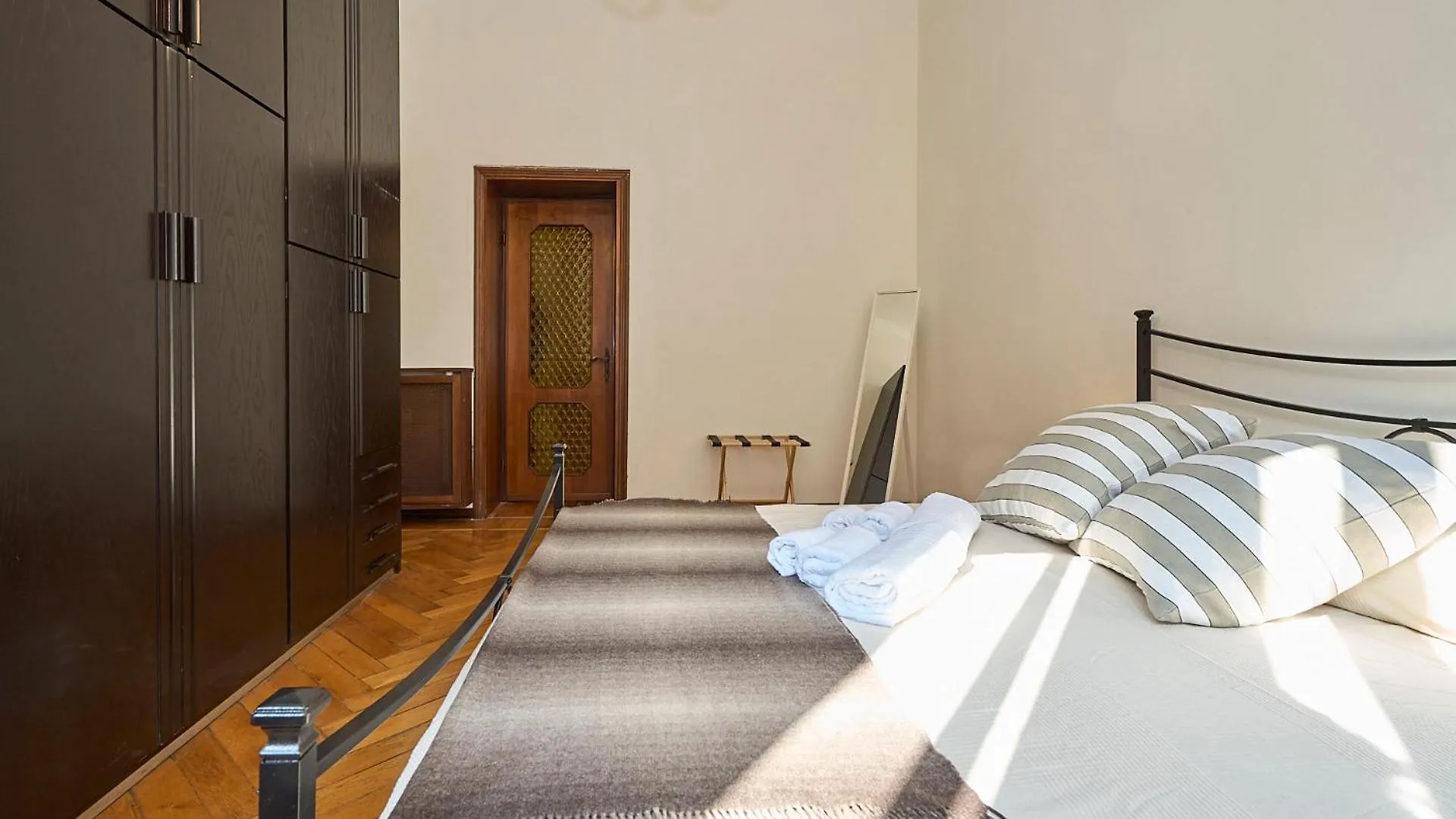 Apartment Vintage House - 2 Minutes Walk From Central Station Milan Italy