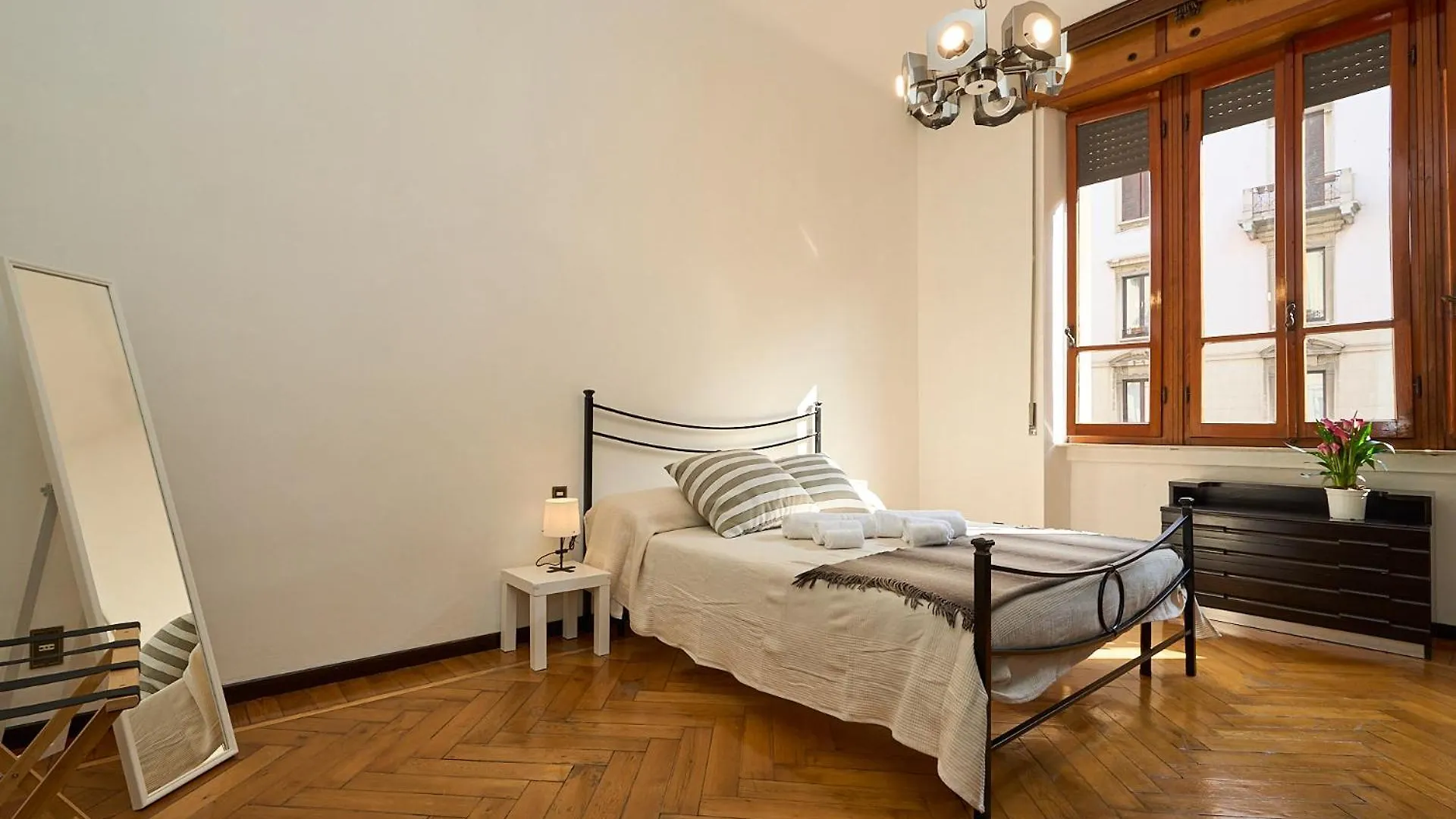 Apartment Vintage House - 2 Minutes Walk From Central Station Milan