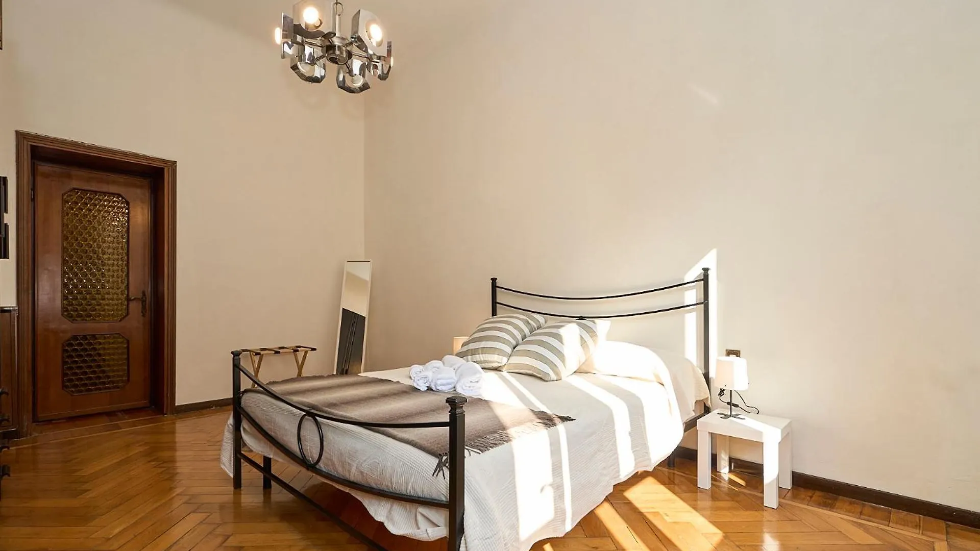 Vintage House - 2 Minutes Walk From Central Station Milan 0*,  Italy