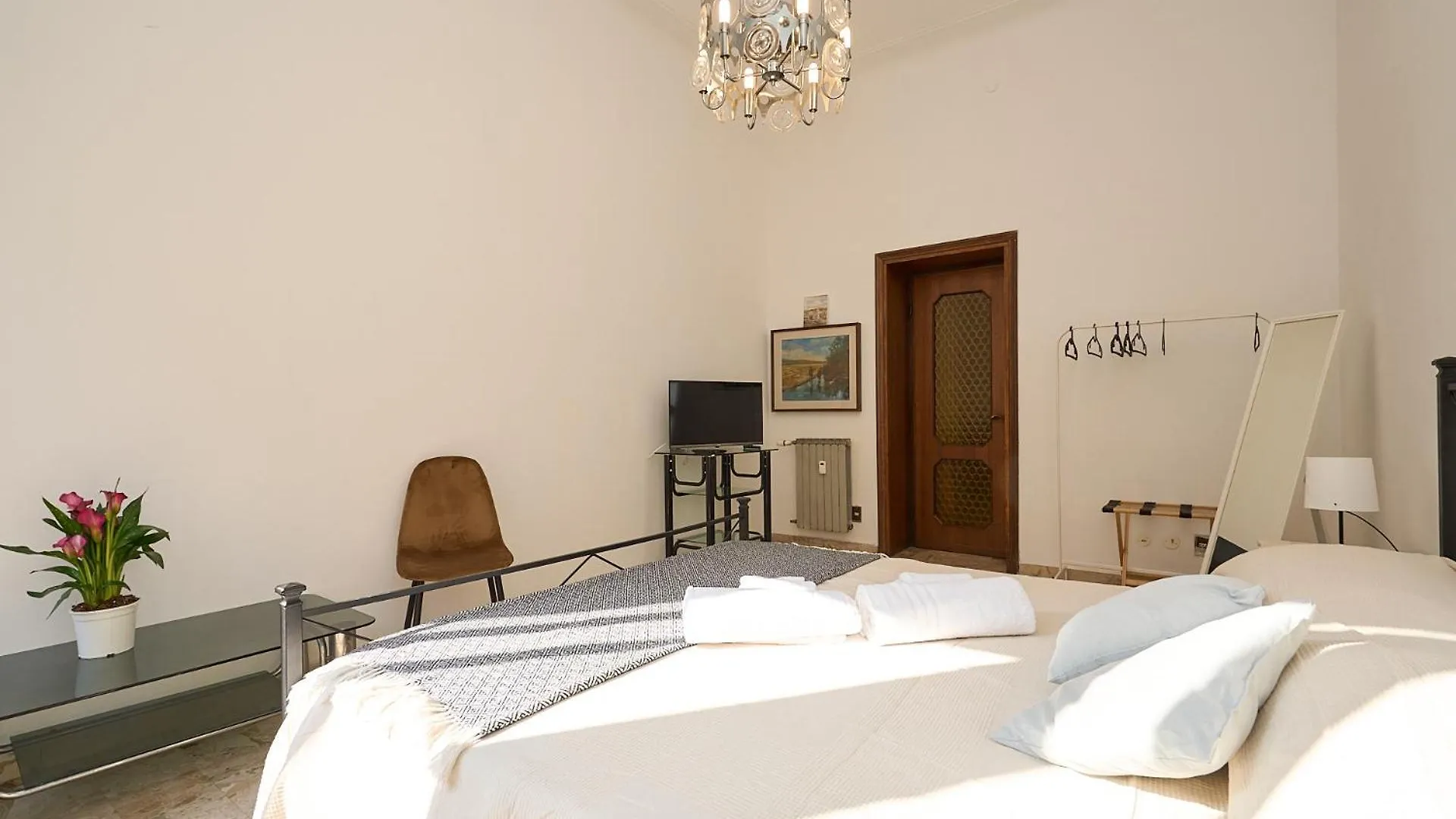 Vintage House - 2 Minutes Walk From Central Station Milan