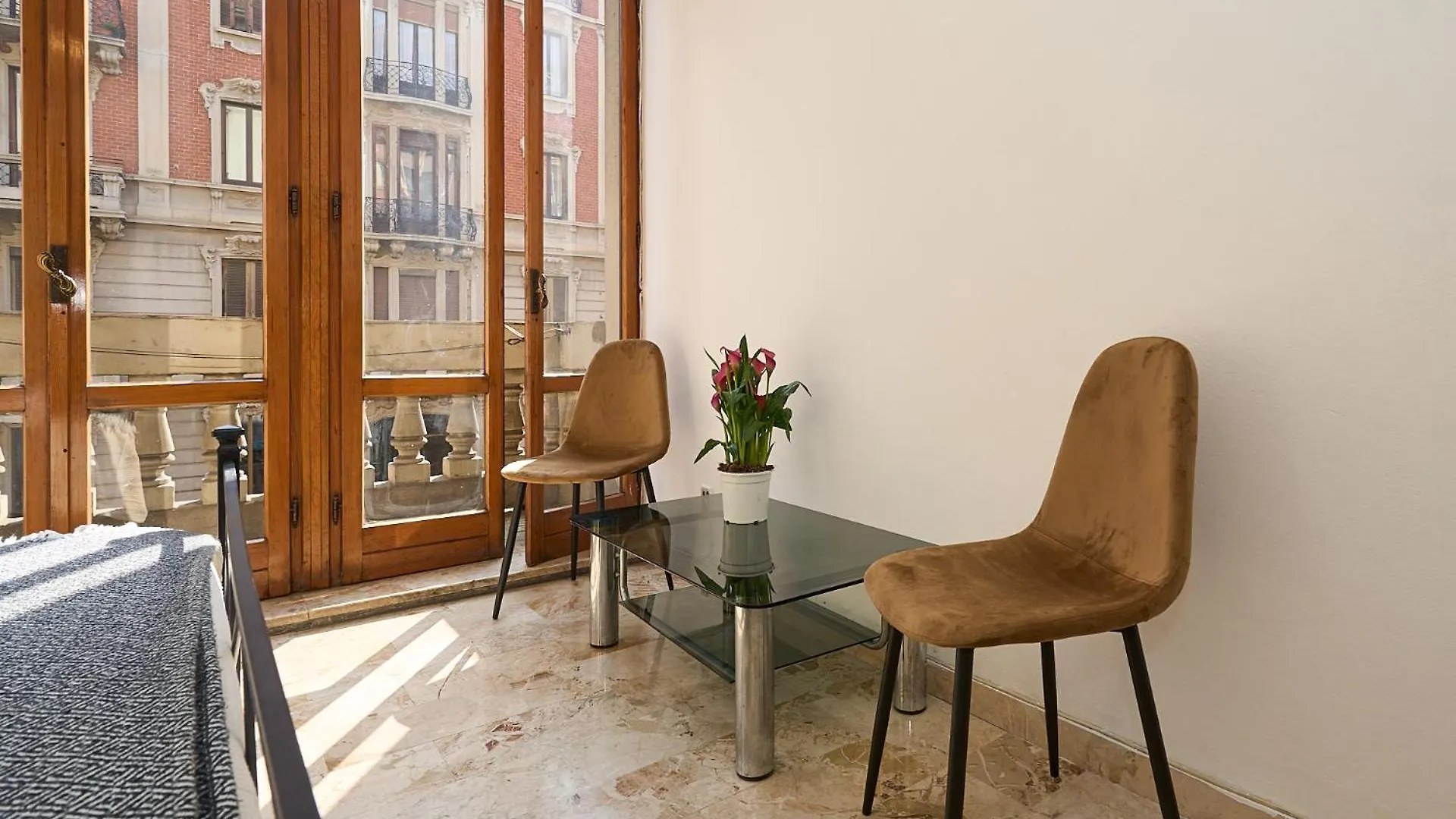 Vintage House - 2 Minutes Walk From Central Station Milan Italy