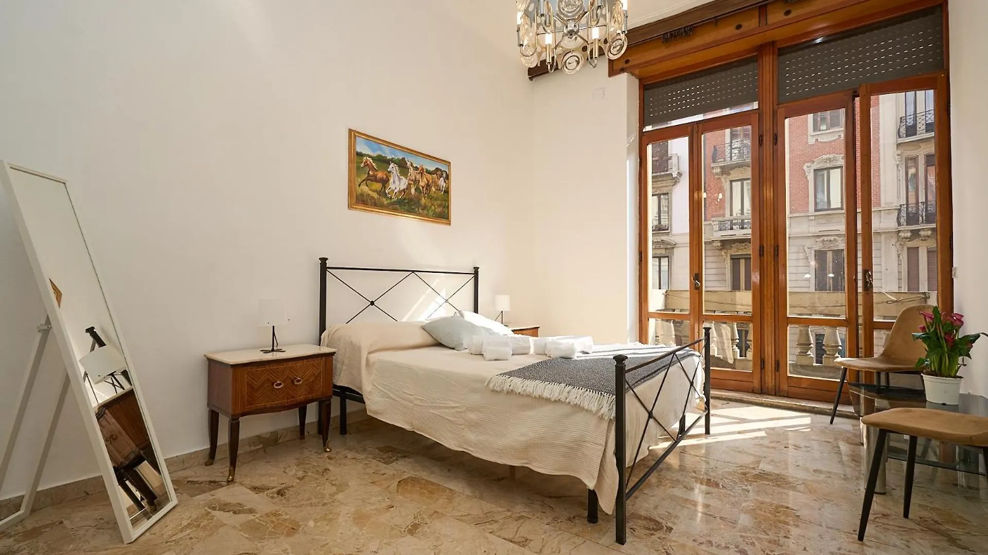 Vintage House - 2 Minutes Walk From Central Station Milan Apartment