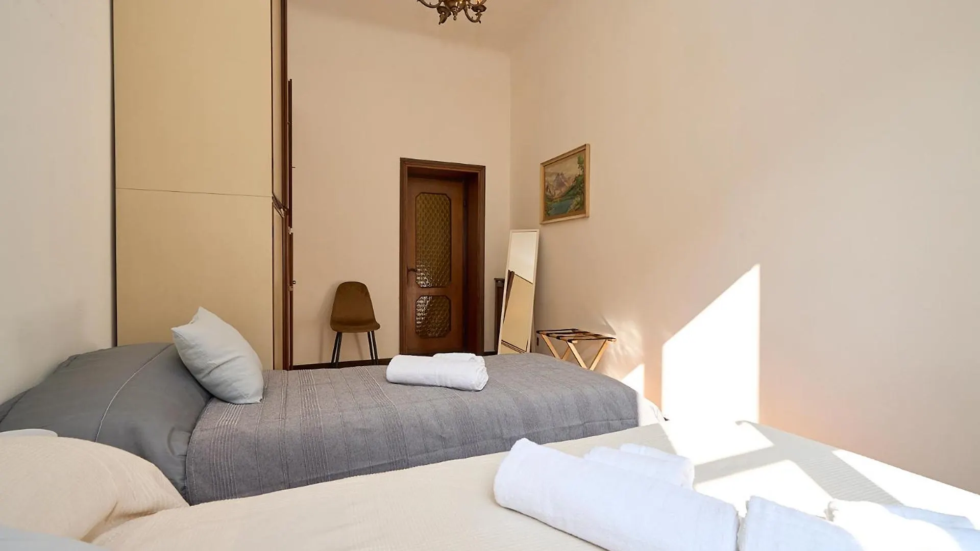 Vintage House - 2 Minutes Walk From Central Station Milan 0*,  Italy