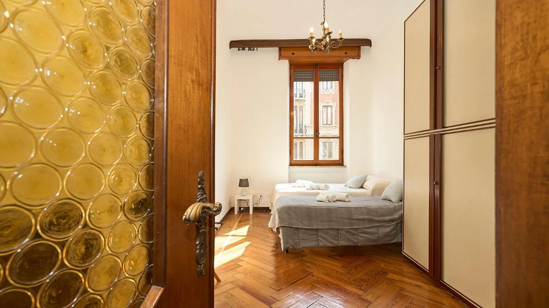 Vintage House - 2 Minutes Walk From Central Station Milan