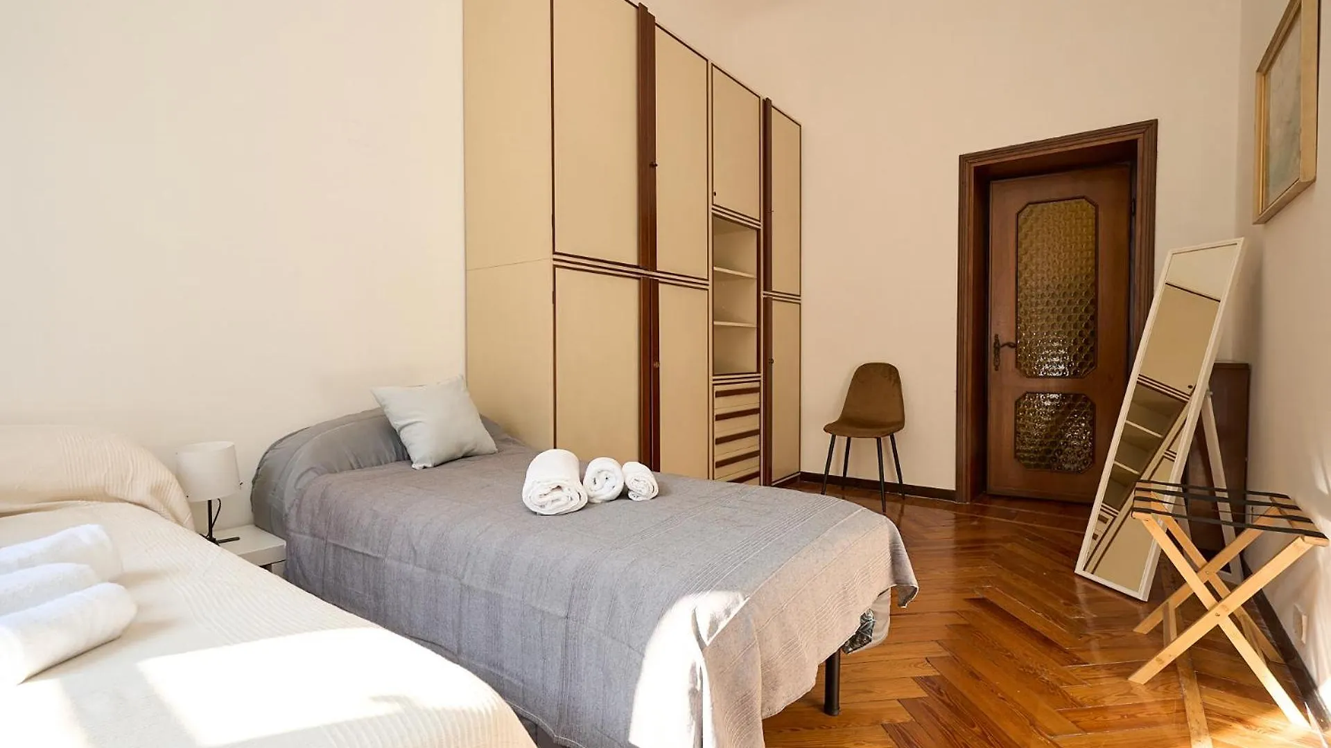 Vintage House - 2 Minutes Walk From Central Station Milan